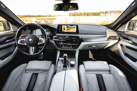 Pilt esemest 'BMW M5'.