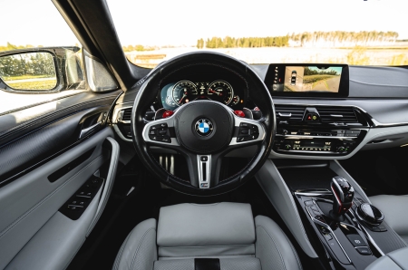 Pilt esemest 'BMW M5'.
