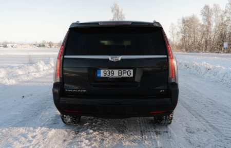 Pilt esemest 'Cadillac Escalade Platinum'.