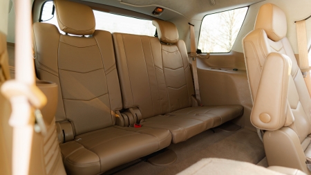 Pilt esemest 'Cadillac Escalade Platinum'.