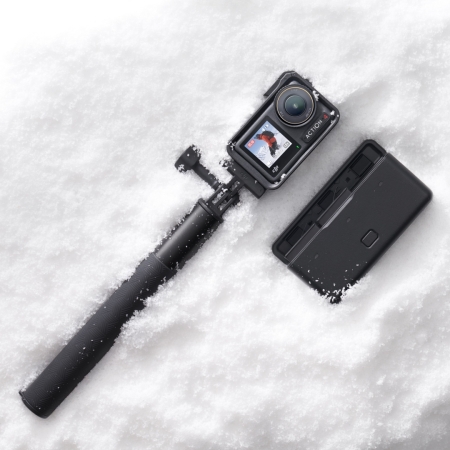 Pilt esemest 'Seikluskaamera DJI Osmo Action 4 Adventure Combo'.