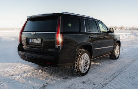 Pilt esemest 'Cadillac Escalade Platinum'.