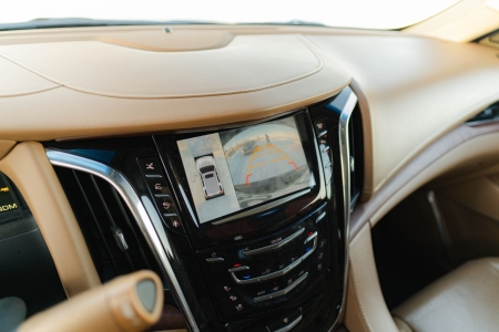 Pilt esemest 'Cadillac Escalade Platinum'.