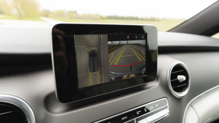 Pilt tootest 'Mercedes-Benz V-klass 4matic'.