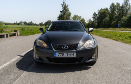 Pilt tootest 'Lexus IS250 4x4'.