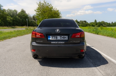 Pilt tootest 'Lexus IS250 4x4'.
