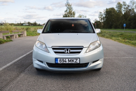 Pilt tootest 'Honda FR-V'.