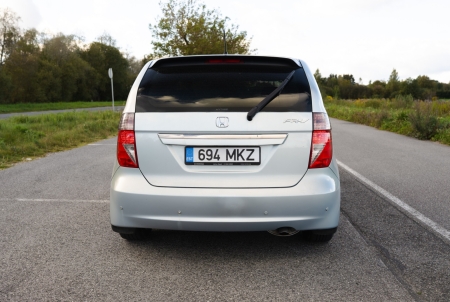 Pilt tootest 'Honda FR-V'.