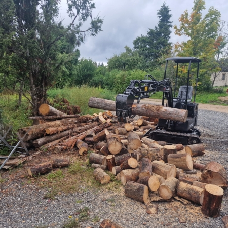 Pilt tootest 'Ekskavaator YFT12'.