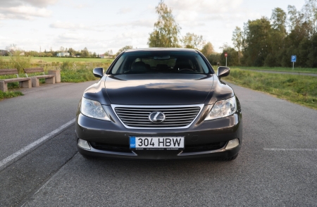 Pilt tootest 'Lexus LS460 President'.