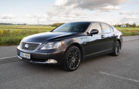 Pilt tootest 'Lexus LS460 President'.