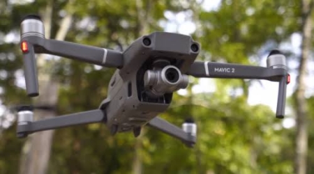 Pilt tootest 'DJI Mavic 2 Fly More Combo droon'.
