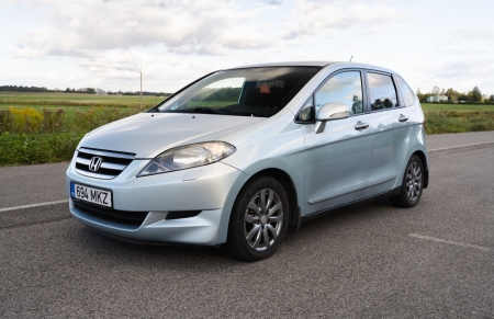 Pilt tootest 'Honda FR-V'.