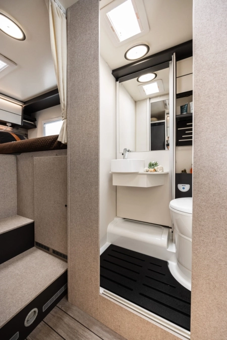 Pilt tootest 'Ford Autoelamu'.