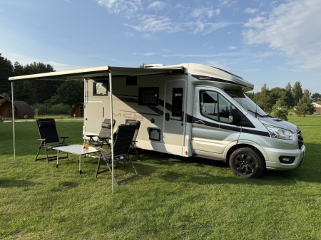 Pilt tootest 'Ford Autoelamu'.