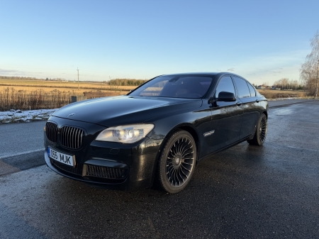 Pilt tootest 'BMW 750 xDrive 300kw'.