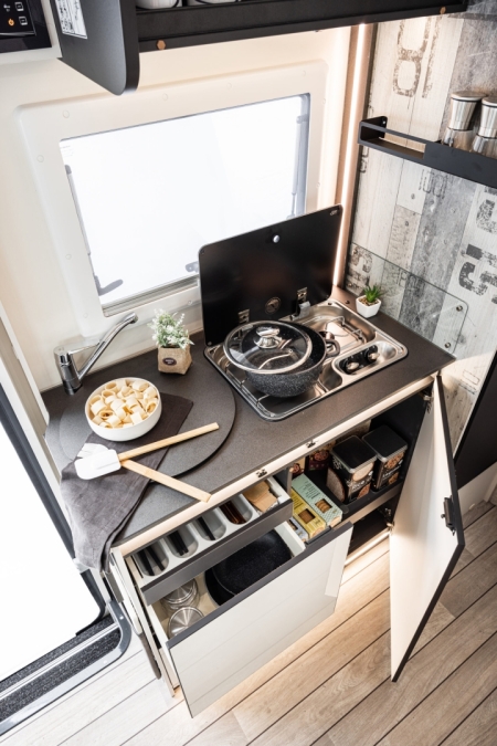 Pilt tootest 'Ford Autoelamu'.