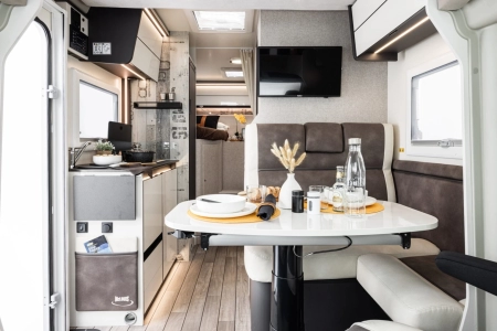 Pilt tootest 'Ford Autoelamu'.