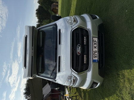 Pilt tootest 'Ford Autoelamu'.