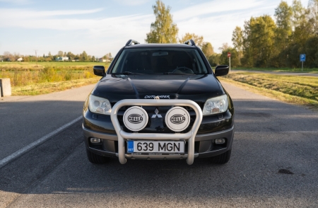 Pilt tootest 'Mitsubishi Outlander 4x4'.