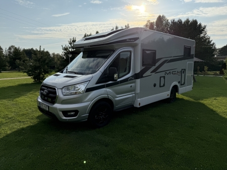 Pilt tootest 'Ford Autoelamu'.