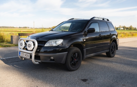 Pilt tootest 'Mitsubishi Outlander 4x4'.