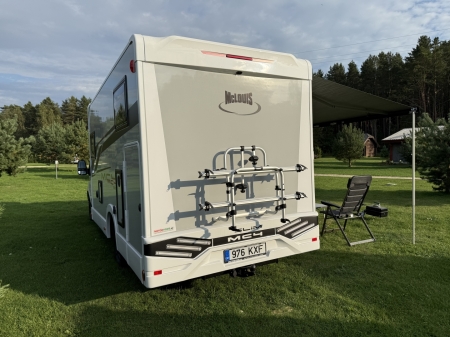 Pilt tootest 'Ford Autoelamu'.