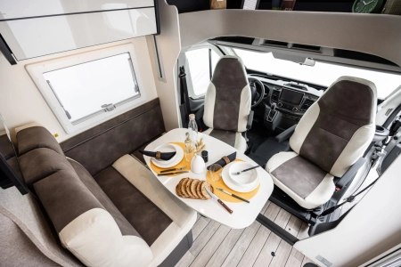 Pilt tootest 'Ford Autoelamu'.