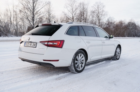 Pilt tootest 'Skoda Superb 4x4 automaat diisel'.