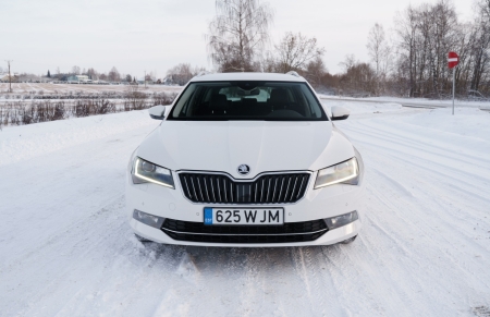 Pilt tootest 'Skoda Superb 4x4 automaat diisel'.