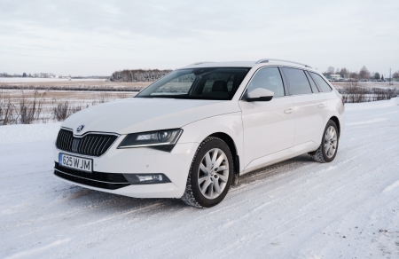 Pilt tootest 'Skoda Superb 4x4 automaat diisel'.
