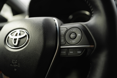 Pilt tootest 'Toyota Camry Hübriid Automaat. TALLINN'.