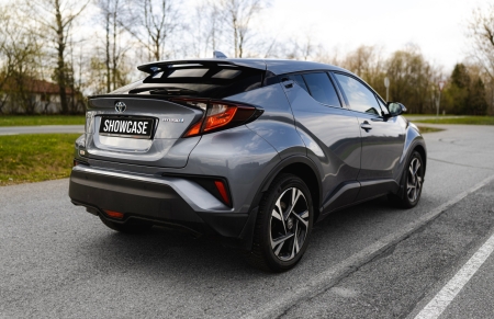 Pilt tootest '2023 Toyota C-HR hübriid. TALLINN'.