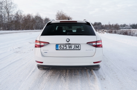 Pilt tootest 'Skoda Superb 4x4 automaat diisel. TALLINN'.