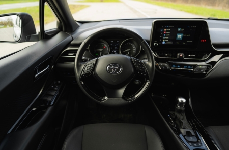 Pilt tootest '2023 Toyota C-HR hübriid. TALLINN'.