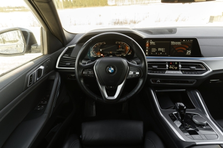 Pilt tootest 'BMW X6'.