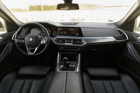 Pilt tootest 'BMW X6'.