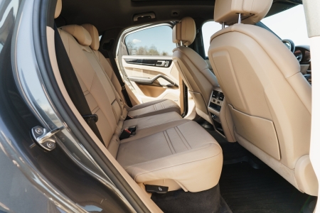 Pilt tootest 'Porsche Cayenne Coupe'.