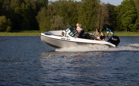 Pilt tootest 'Väikekaater, 6 kohaline, 115hp'.