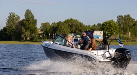 Pilt tootest 'Väikekaater, 6 kohaline, 115hp'.