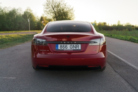 Pilt tootest 'Tesla Model S'.