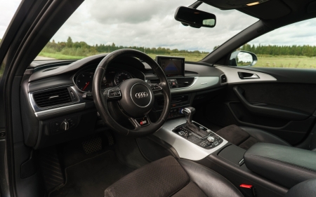 Pilt tootest 'Audi A6 Quattro'.